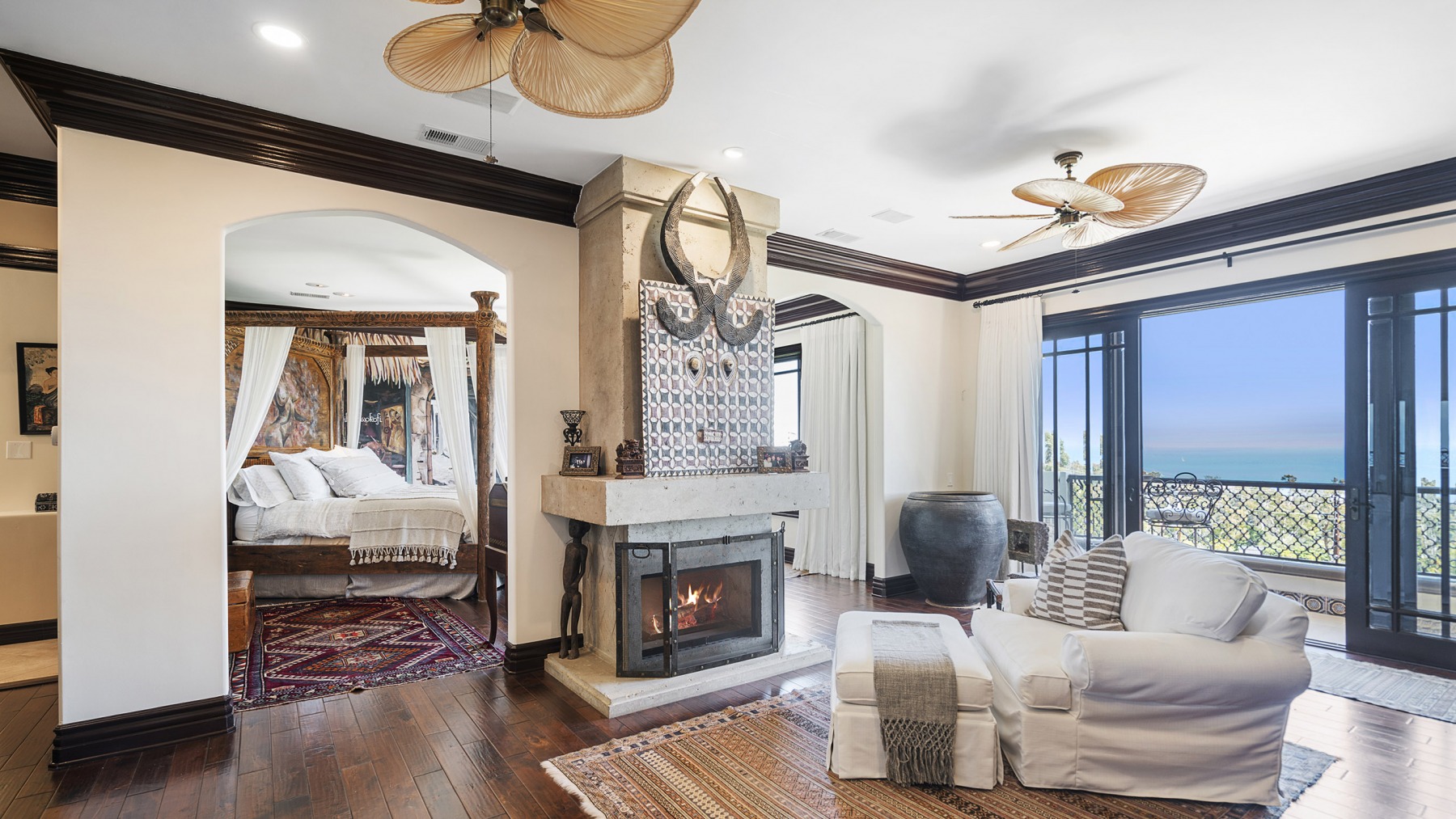 03-SITTING-ROOM-WITH-OCEAN-VIEW-2560