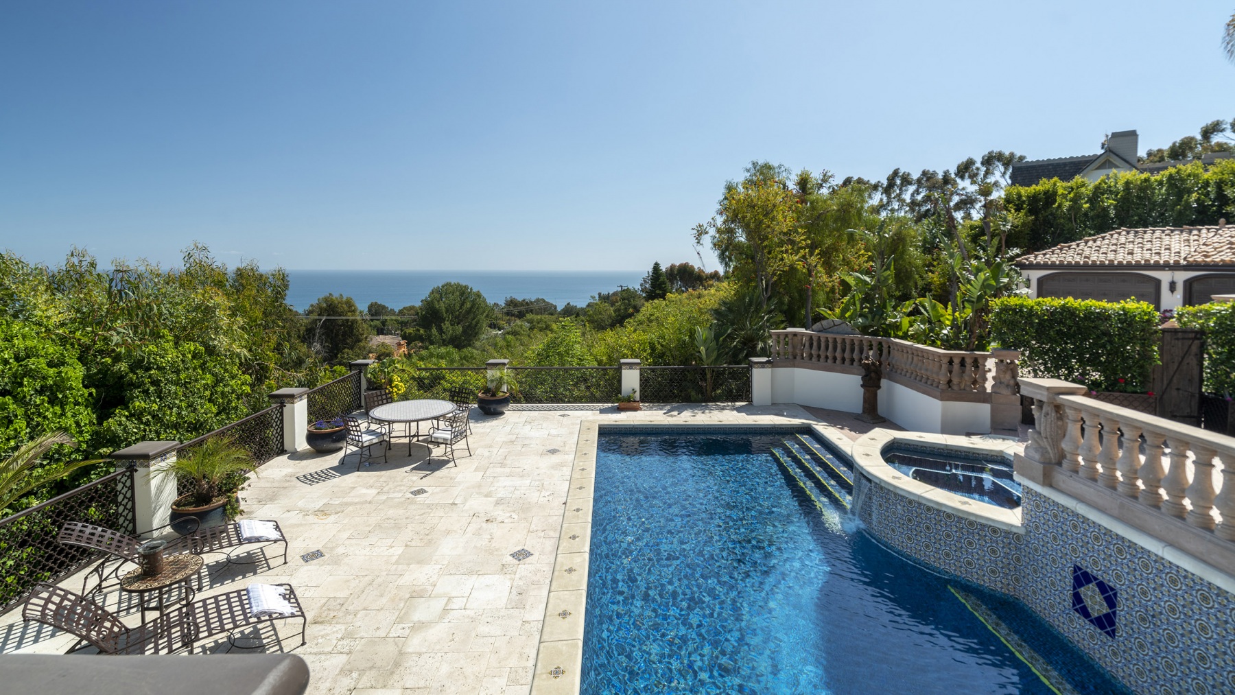 10-POOL-AND-SPA-2560