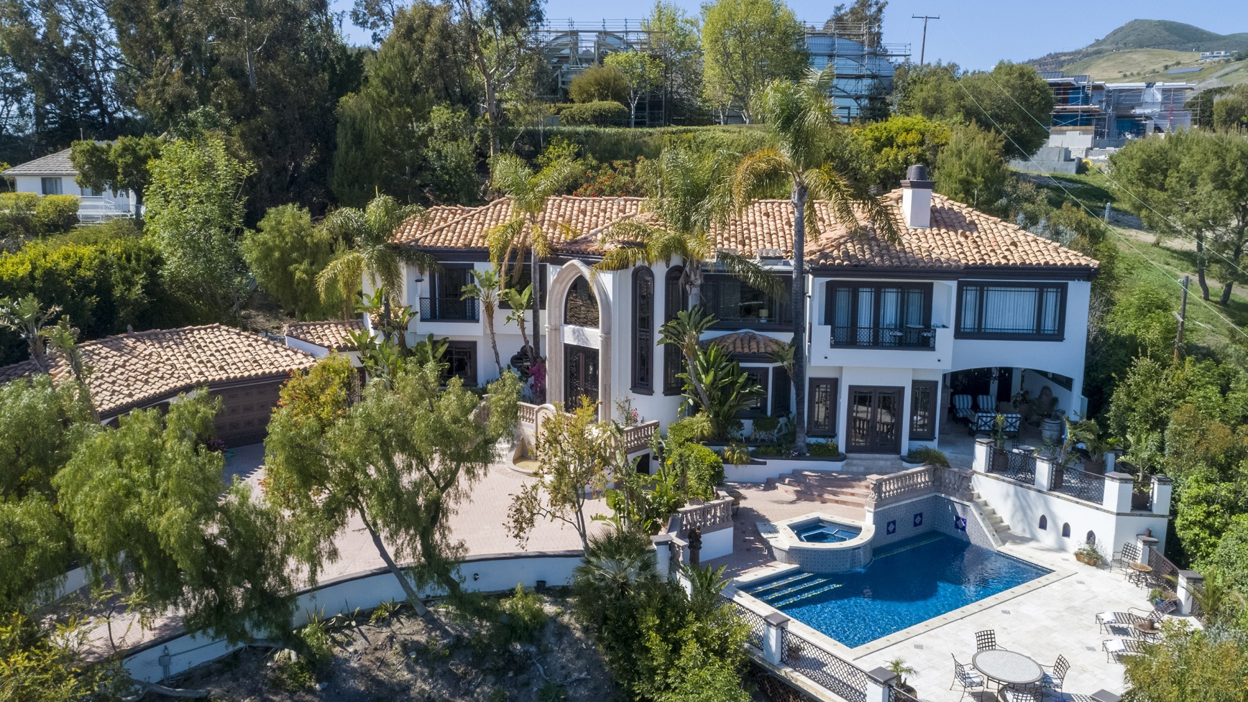 12-AERIAL-VIEW-OF-VILLA-FRONT-WITH-POOL-2560